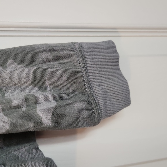 Universal Thread camo pullover sweatshirt - Picture 3 of 4